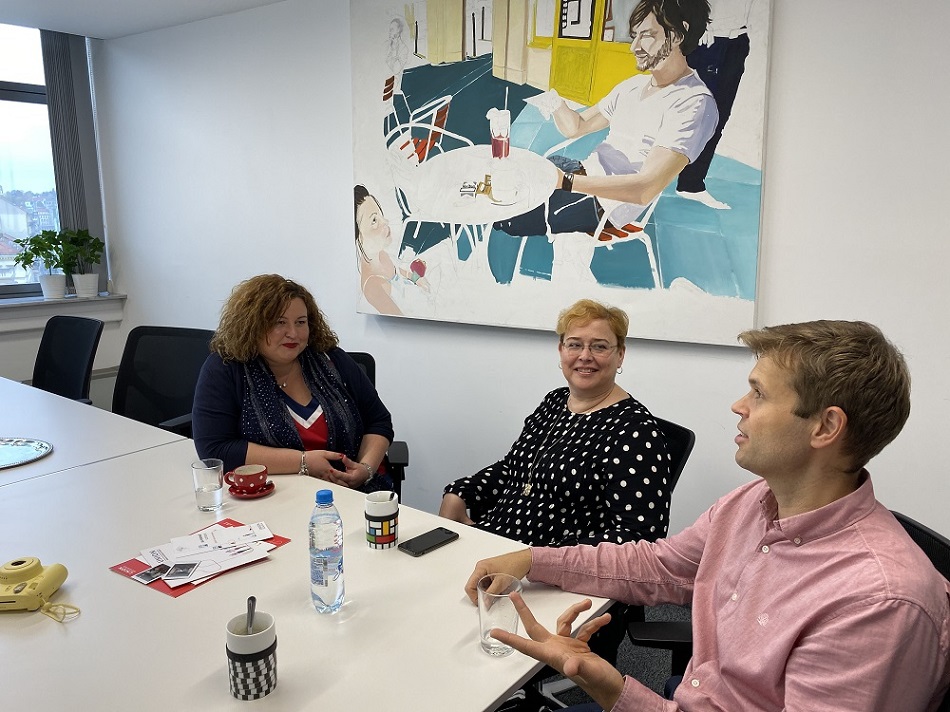 Uzsák Éva Virág a Kincentric magyarországi ügyvezetője, Kelet-Európai régióvezetője, Pécsi Judit az Union Biztosító HR Igazgatója, Kürti László a Kincentric vezető tanácsadója