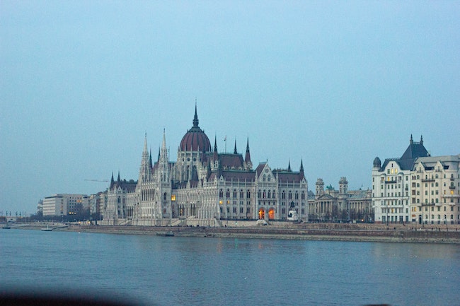 parlament Orbán viktor fizetésemelés-