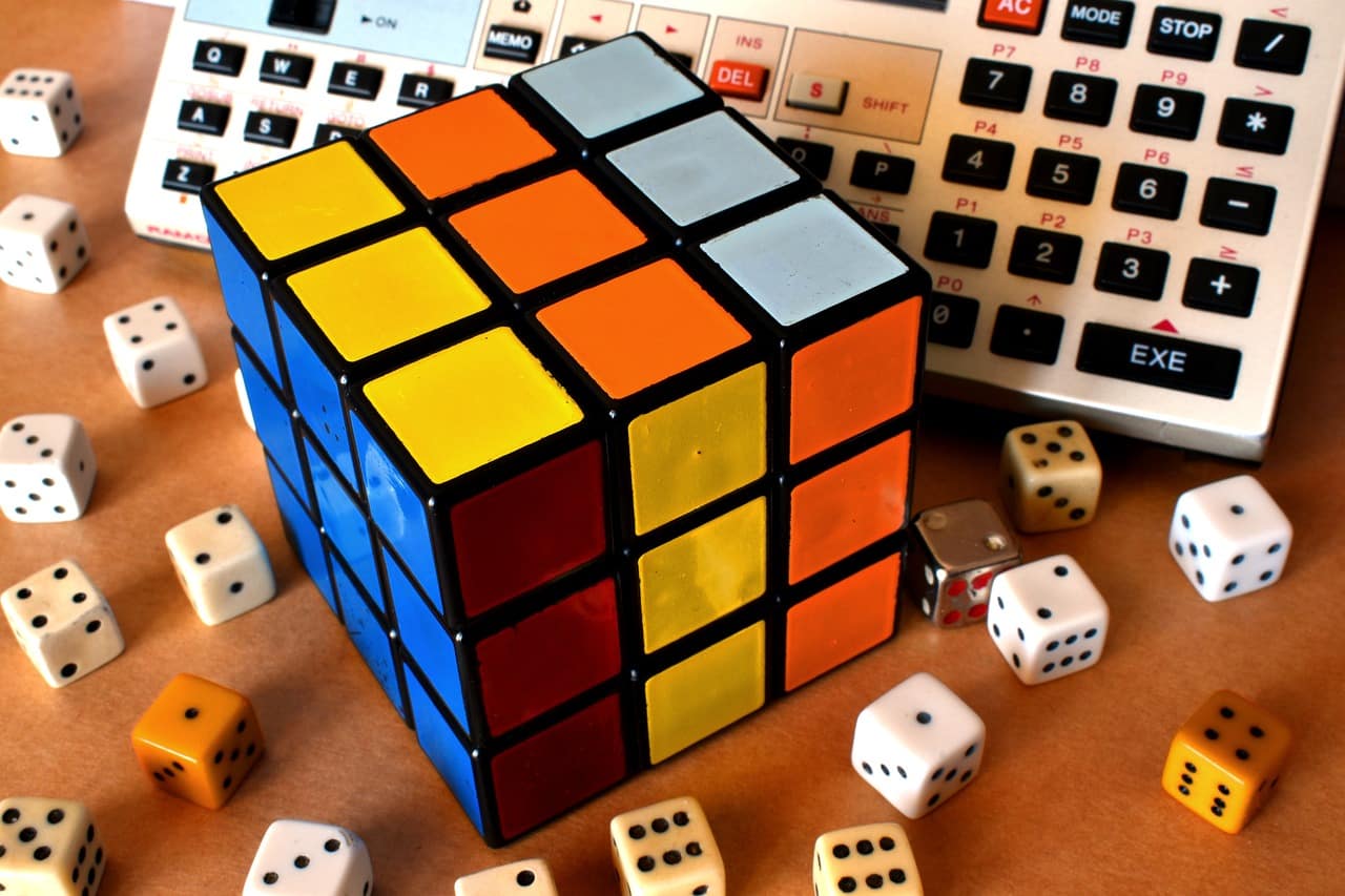 Rubik-kocka, HR, humánpolitika-
