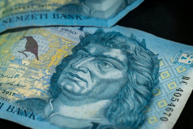 KSH: 562 ezer forint volt a bruttó mediánkereset 