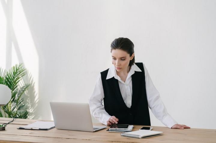 hr