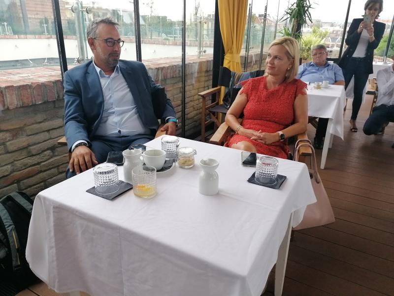 Fluck Benedek (balra), az MVM Csoport vezérigazgató-helyettese a zsűri egyik tagja lesz