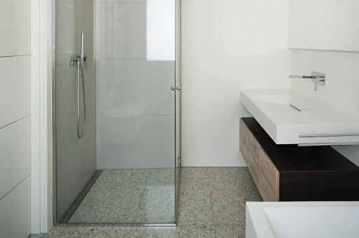 Melyik a legjobb zuhanykabintípus idős emberek számára?