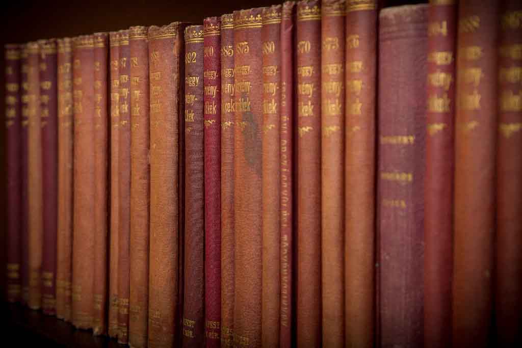 Nyugdíjas és nyugdíjkorhatárhoz közeli munkavállalók munkaviszonyának jogszerű megszüntetése