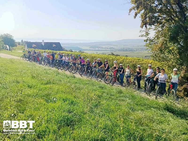 eBike-os csapatépítés a Balatonnál: Élmények, Egészség és Fennt