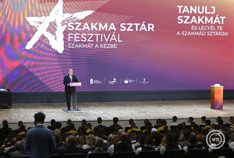 Orbán Viktor miniszterelnök beszédet mond a XVIII. Szakma Sztár Fesztivál megnyitóján a Hungexpo Kongresszusi Központban 2025. április 28-án. MTI/Máthé Zoltán