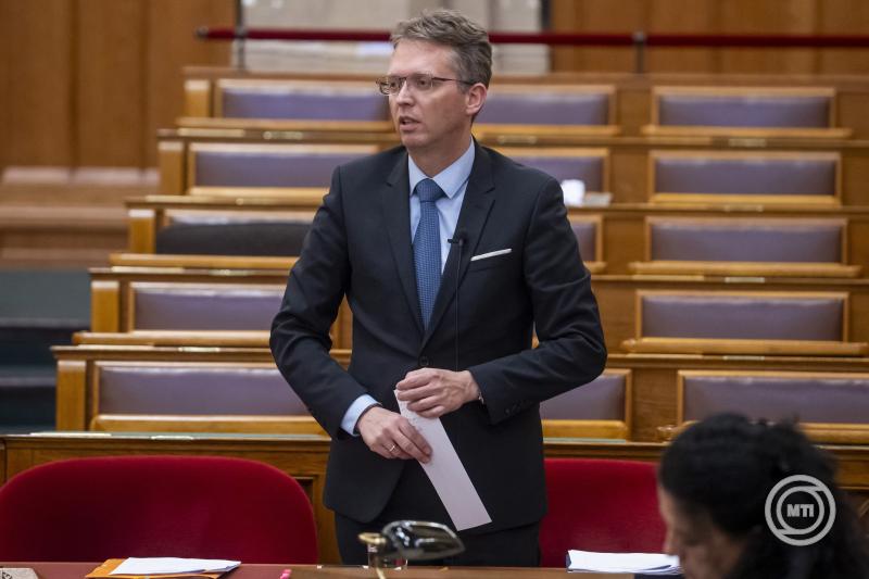 Hankó Balázs kulturális és innovációs miniszter felszólal a felsőoktatási, kulturális, innovációs tárgyú és kapcsolódó törvények módosításának vitájában az Országgyűlés plenáris ülésén 2025. április 29-én. MTI/Balogh Zoltán