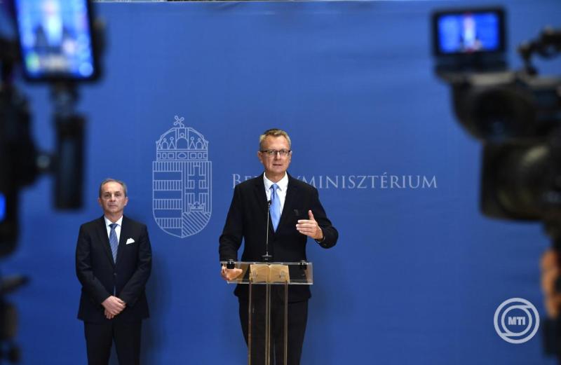 75 millióval segíti a kormány a kórházi dolgozókat