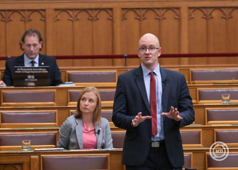 ingyenes képzés járhat helyette