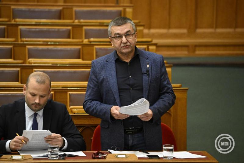 Czomba Sándor elárulta, mikorra várható a 14. havi nyugdíj bevezeté