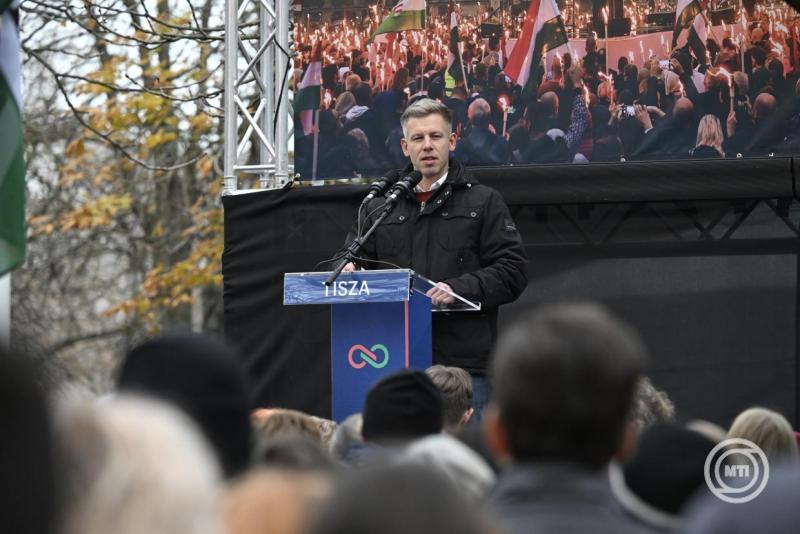 Valós emelés a nyugdíjaknál, duplázás a családi pótléknál – erre készülne a Tisza-kormány