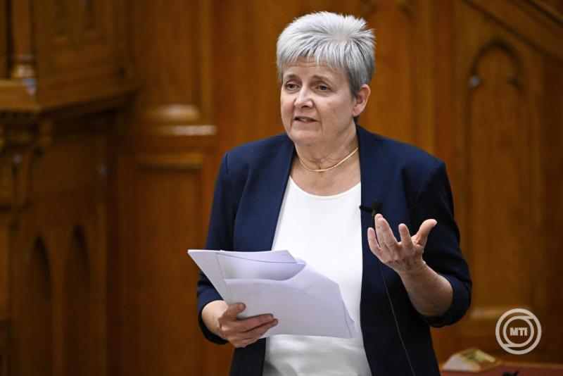 felfüggesztik a pedagógusok értékelését