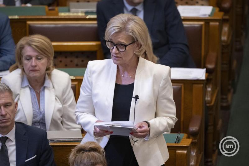  felfüggesztik a pedagógusok értékelés