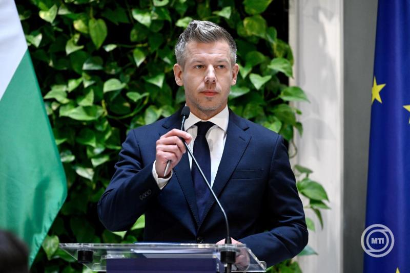 Vége a milliós fizetéseknek? Bérplafont húz a kormány az állami cégeknél