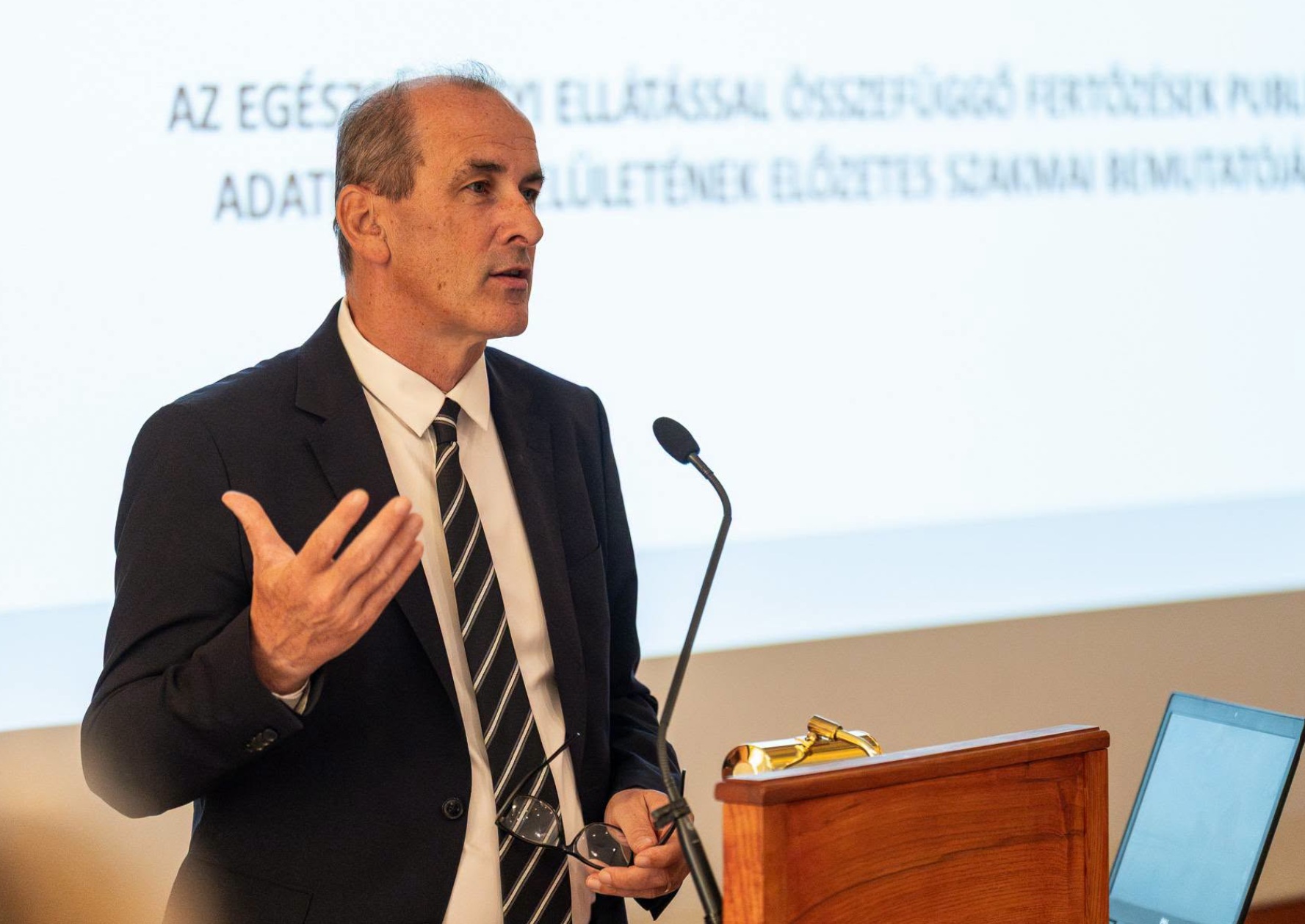 Új bértábla készül az egészségügyben: felgyorsultak az egyeztetések