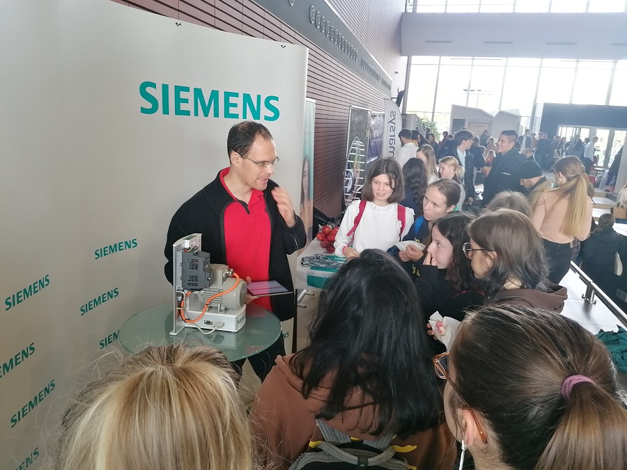 Techcsajok, DUIHK, BME Siemens