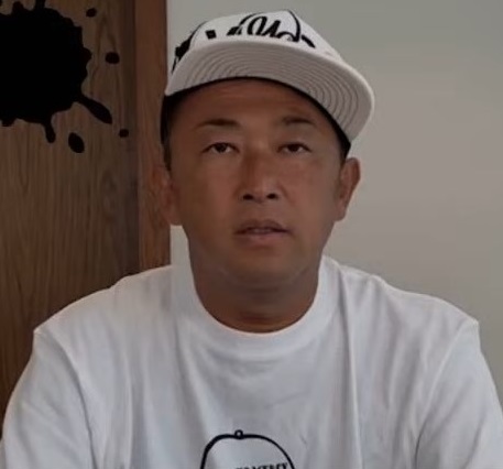 YouTuber, képviselő, Josikazu Higasitani