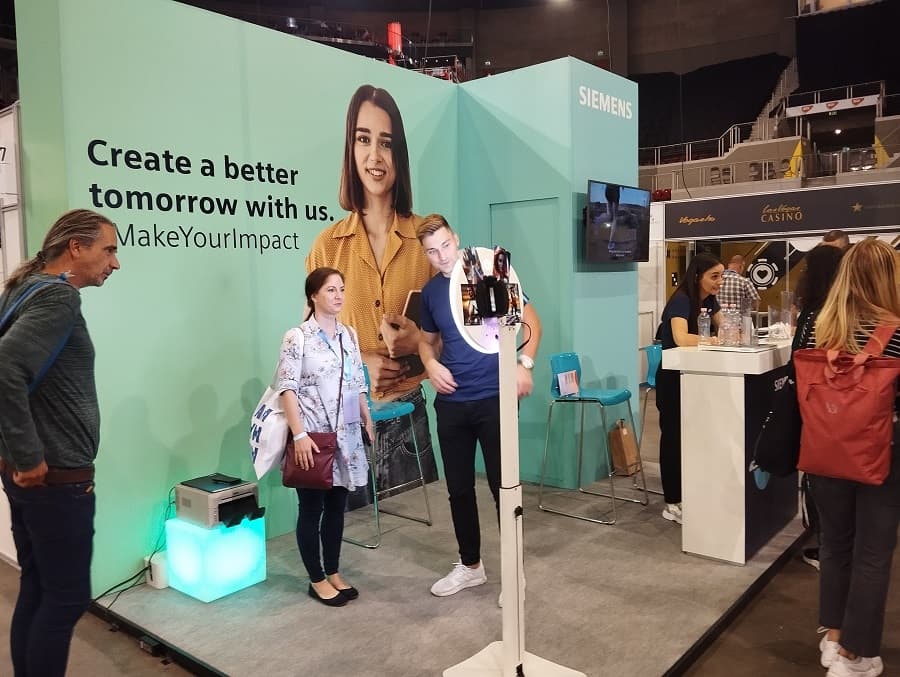 A Siemens standjánál vicces fotót is készítettek, amelyet ki lehet helyben nyomtatni