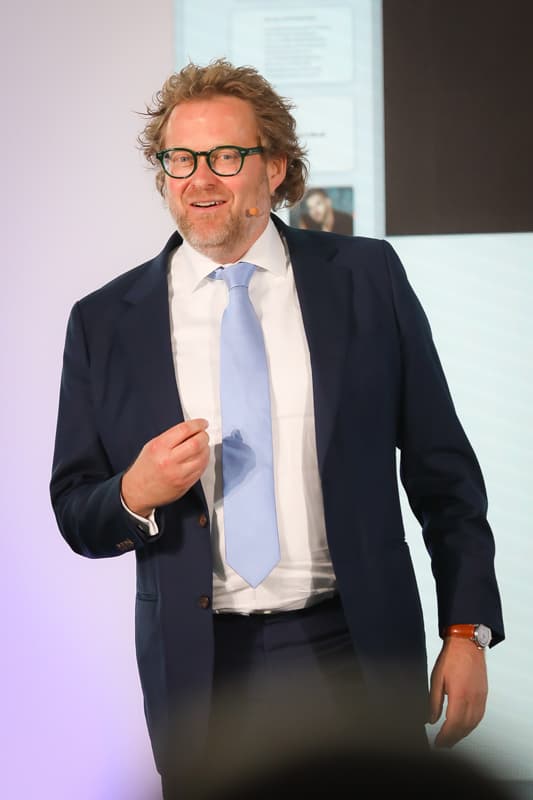 David Barrett Tamás