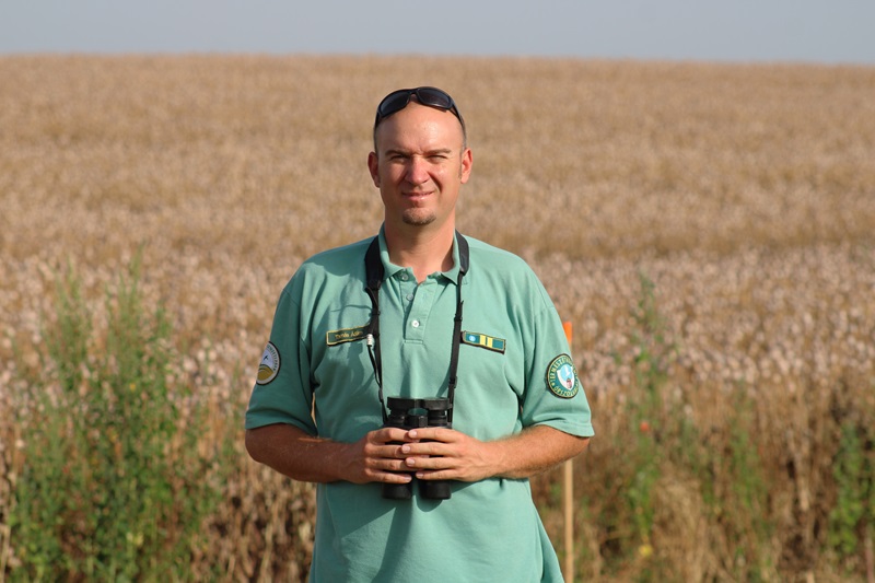 Tamás Ádám, természetvédelmi őr, mező
