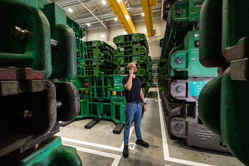 Dolgos Bálint, Mercedes. Szakmák egy napja